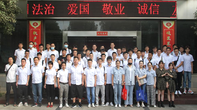 公司工會第五次會員代表大會召開    劉亞平  阮德利  閆麗君  蔣升云出席會議