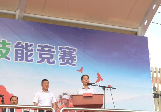 丁純實(shí)地督導(dǎo)安納達(dá)生態(tài)環(huán)境問題整改工作